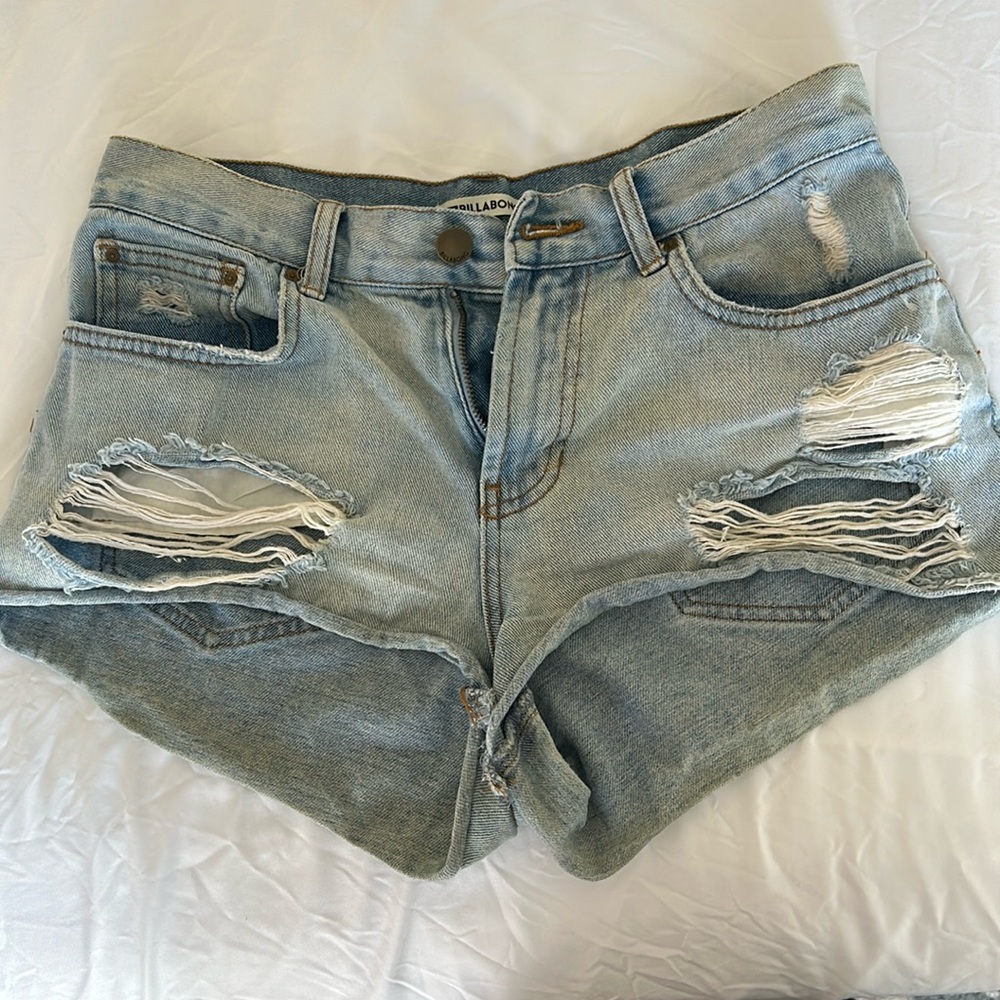 Billabong Jean Shorts Women’s Size 26 Distresses Ripped blue Denim